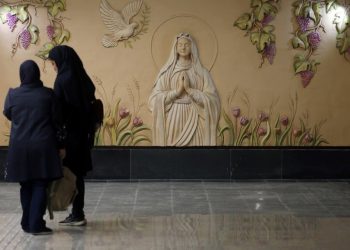 MULTIKULRALNOST NA DJELU: Djevica Marija prikazana je na niskom reljefu u hodniku perona metroa u Teheranu
