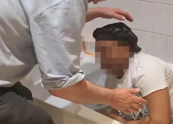 MISTERIOZNA SEKTA MASOVNO KRSTI MUSLIMANE: ‘Migrant legne u kadu punu vode i potom biva potpuno potopljen‘