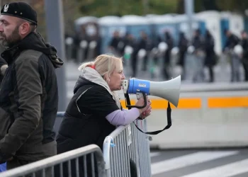 THE NEW YORK TIMES O DIJANI HRKA: „Nevjerovatna majka“ protestnog pokreta u Srbiji, štrajkuje glađu da osveti sina