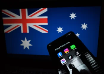 NIJE ZA MLAĐE OD 16! Kako Australija zabranjuje Fejs i TikTok: Kazne su 30 miliona eura