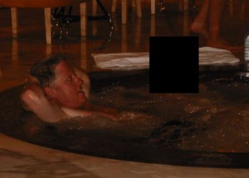 NA OTOKU MOSSADOVOG PEDOFILA: Gole žene, seksualne igračke i poznate osobe