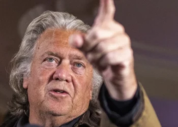 „IZBACITE IH IZ KAZINA I BORDELA!“: Bannon želi Netanyahuovog sina i prinčeve arapskih monarha na iranskom frontu