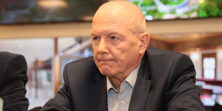 ‘CIONISTIČKI STROJ’: Kako je nesuđeni reis Karić ponovo ‘zabio trn u zdravu nogu’ Bosanskim Muslimanima