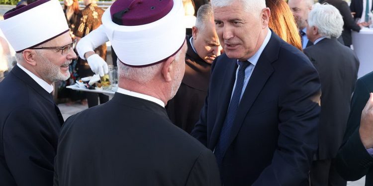NEMINOVAN KRAJ TROJKE: Čović pravi grande koaliciju sa SDA-om, SDP-o i SBB-o?!