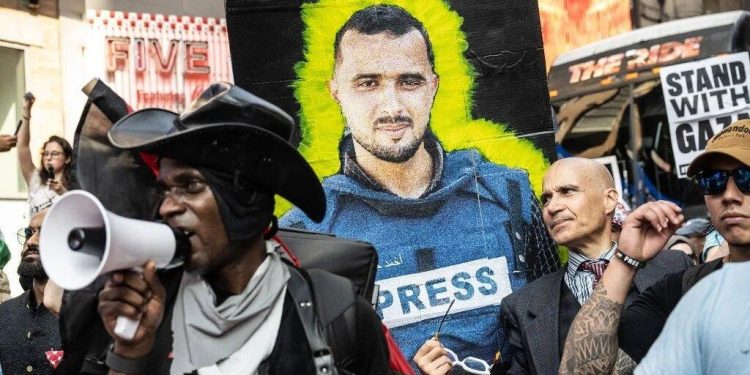I NA MUSLIMANSKE NOVINARE GLEDAJU KAO NA TERORISTE Hajjaj: Odluka Komiteta za zaštitu novinara da okrene leđa ubijenim palestinskim novinarima još je jedan korak ka izolaciji Gaze