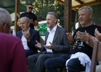 AJVATOVICA – ČUDO RADOSNE DUŠE (RADUŠE): Bošnjaci su svoje najsvetije dovište sveli na kulturni kičeraj i vjerski populizam