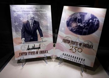 OVO JE ZAISTA NEVIĐENO: Trump na pasošima, Trump na novčanicama, Trump na zlatnim karticama, Trump na vizama…